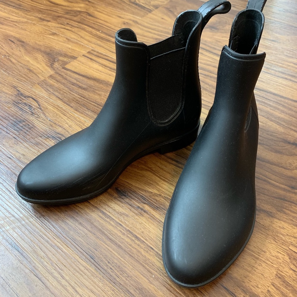 Chic rain boots